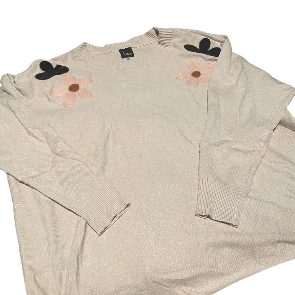 Aaeda soze large Cream Sweater with Floral Accents like new